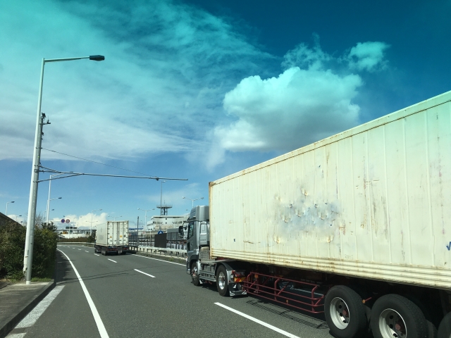 トラックドライバーってどんな仕事 やりがいや将来性 向き不向きについて 転職口コミ全文公開中 カンパニー通信 トラックドライバーってどんな仕事 やりがいや将来性 向き不向きについて 転職口コミ全文公開中 カンパニー通信